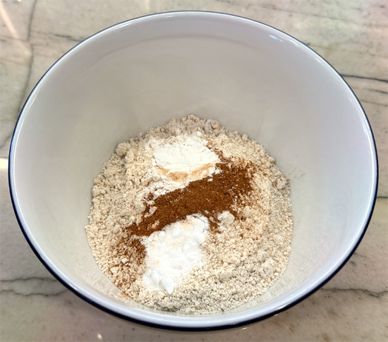 Mix dry ingredients: In a bowl, oat flour, cinnamon, baking powder, baking soda, and 2 tablespoons of the vanilla protein powder. Stir to combine.