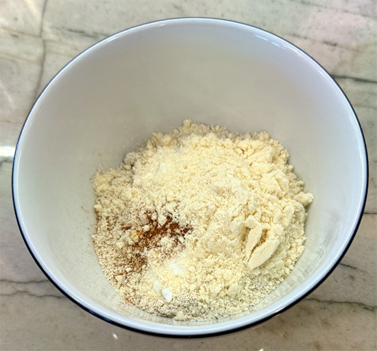 Mix dry ingredients: In a bowl, oat flour, cinnamon, baking powder, baking soda, and 2 tablespoons of the vanilla protein powder. Stir to combine.