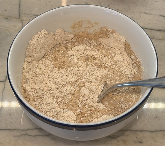 Mix dry ingredients: In a bowl, oat flour, cinnamon, baking powder, baking soda, and 2 tablespoons of the vanilla protein powder. Stir to combine.