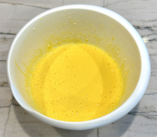 In another mixing bowl, blend or whisk together the next four ingredients: cottage cheese, eggs, Splenda and protein powder. You can use a regular blender or an immersion blender for best effect. Keep mixing until most of the lumps are gone from the cottage cheese. Set aside. 