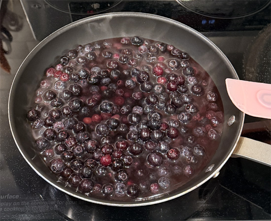 Dissolve the corn starch in the water, then pour the water on the blueberries.