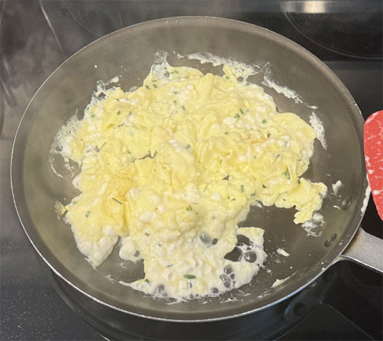 Add the cottage cheese and chives and mix. Cook while turning the eggs for another minute.