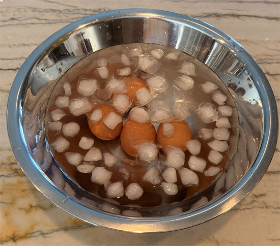 Hard boil the eggs: Place 2 large eggs in a pot with 4 cups of cold water. Bring to a boil over high heat, then remove from heat and cover. Let sit for 12–14 minutes, then transfer eggs to an ice bath for 10 minutes. Peel, chop, and set aside. 