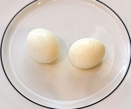 Hard boil the eggs: Place 2 large eggs in a pot with 4 cups of cold water. Bring to a boil over high heat, then remove from heat and cover. Let sit for 12–14 minutes, then transfer eggs to an ice bath for 10 minutes. Peel, chop, and set aside. 
