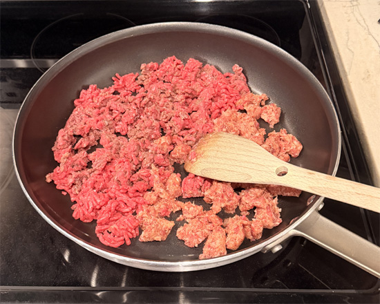 Heat a large skillet over medium heat. Add beef and sausage, breaking apart as it browns. Once no pink remains, transfer meat to the bowl with the bread. 