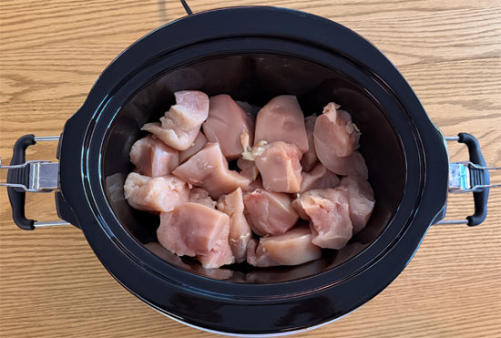 Place chicken in a single layer in slow cooker.