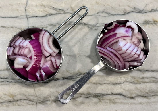 Prep vegetables: Slice onion and bell peppers, chop mint. Set aside.