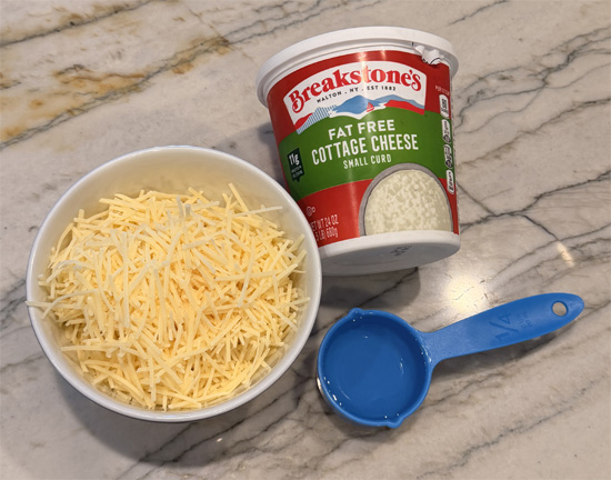 In a blender or food processor, combine cottage cheese, parmesan, and water. Blend for 2-3 minutes until smooth. Set the cheese sauce aside. 