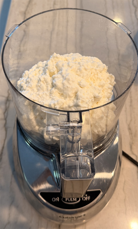 In a blender or food processor, combine cottage cheese, parmesan, and water. Blend for 2-3 minutes until smooth. Set the cheese sauce aside. 