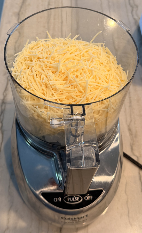 In a blender or food processor, combine cottage cheese, parmesan, and water. Blend for 2-3 minutes until smooth. Set the cheese sauce aside. 