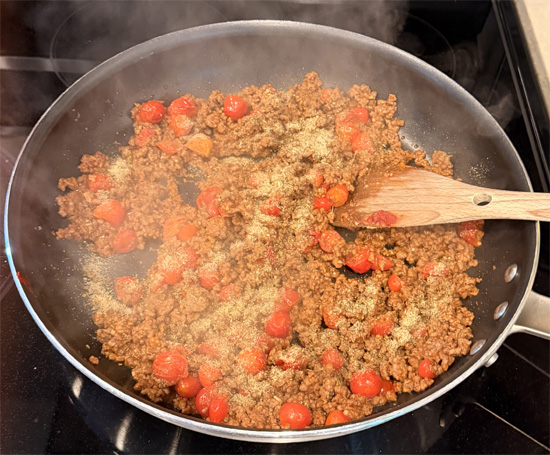 Stir in garlic powder, onion powder, Italian seasoning, oregano, salt, and pepper. Mix and cook for about 30 seconds. 