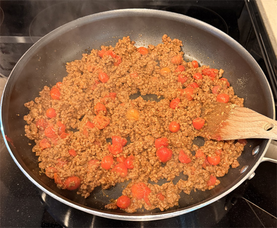 Add minced garlic, stir, and cook for another 30 seconds. 