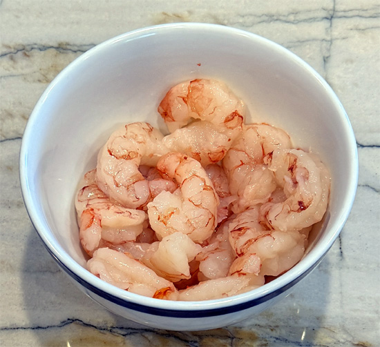 Heat a large skillet over medium heat. Add 1 tablespoon of olive oil to the pan. Saute the shrimp, mushrooms, sprouts, and green onions until the shrimp turns pink and the vegetables are crisp-tender for about 2 minutes. Then remove from the heat.