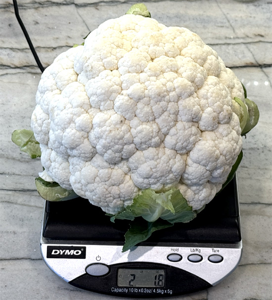Cut the cauliflower into florets.