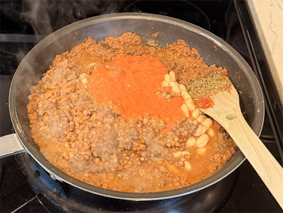 Stir in the salt, pepper, chili flakes, Italian seasoning, basil, cannellini beans, vodka sauce and lentils. Mix together. 