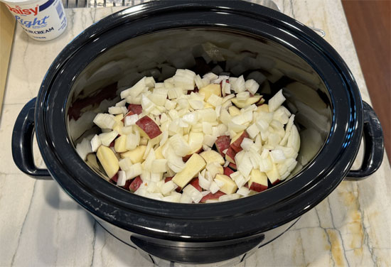 Chop the potatoes and onion, mince the garlic, and then put them into the pot.