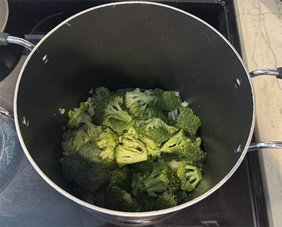 3. Add the chicken broth and broccoli to the pot. Mix together and cover. Simmer for 10 minutes.