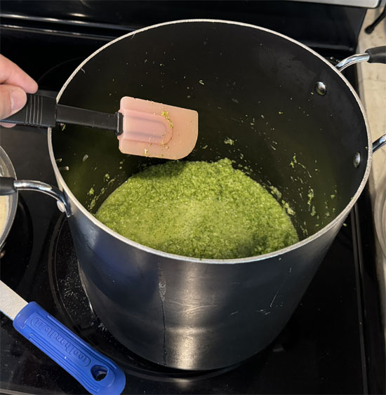 9. Pour the sauce into the creamed broccoli, mix together and serve.